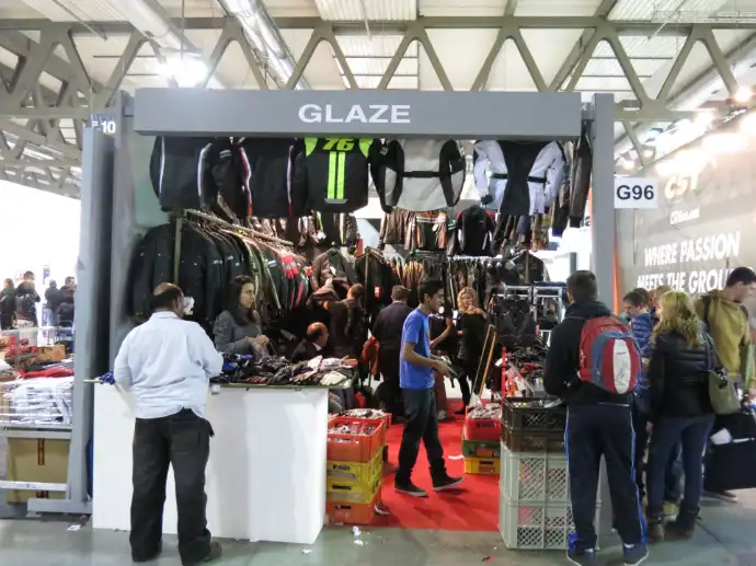 Glaze MFG Motorradbekleidungs-Ausstellungsstand auf der EICMA 2012 in Mailand, Italien
