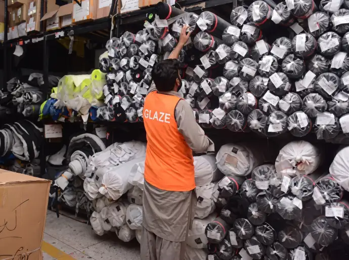 Almacenamiento de Telas Técnicas y Materiales | Glaze MFG Departamento de almacenamiento de telas técnicas y materiales de Glaze MFG en Sialkot Pakistán